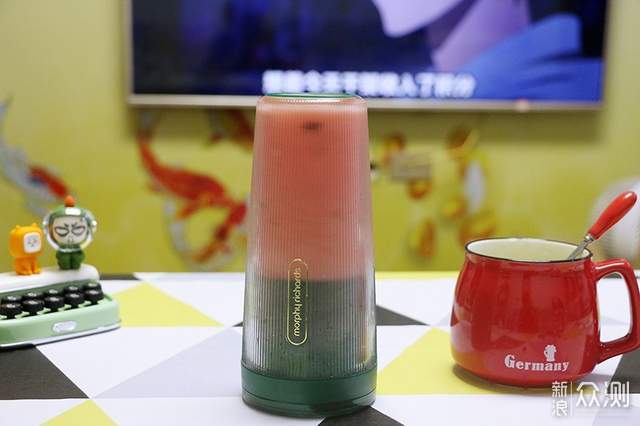 無線充電，40秒冰爽一夏 摩飛榨汁杯深度體驗(yàn)